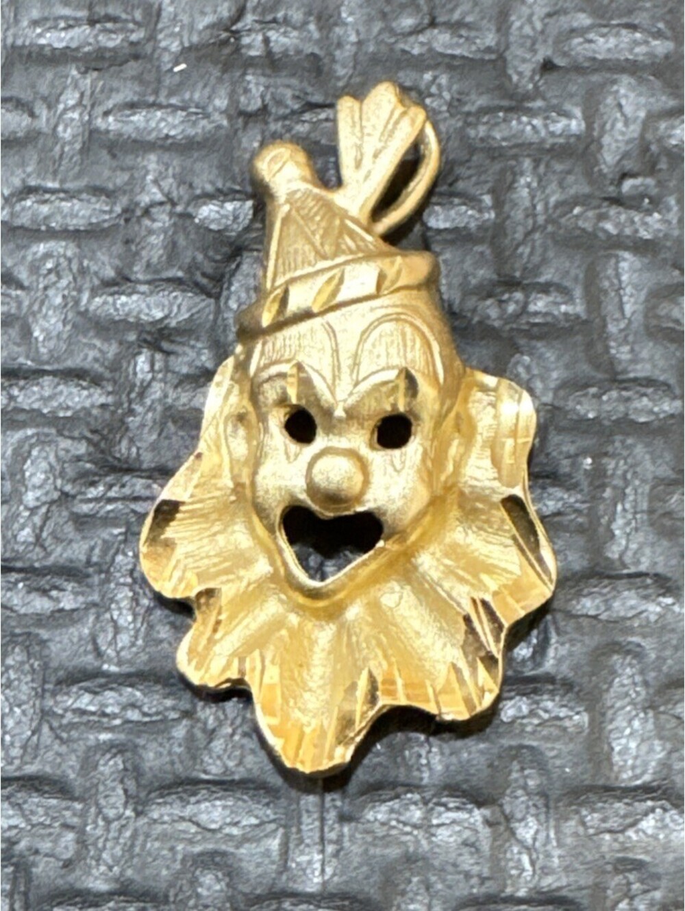 14K Yellow Gold Clown Face with Hat & Neck Ruffles Pendant Charm